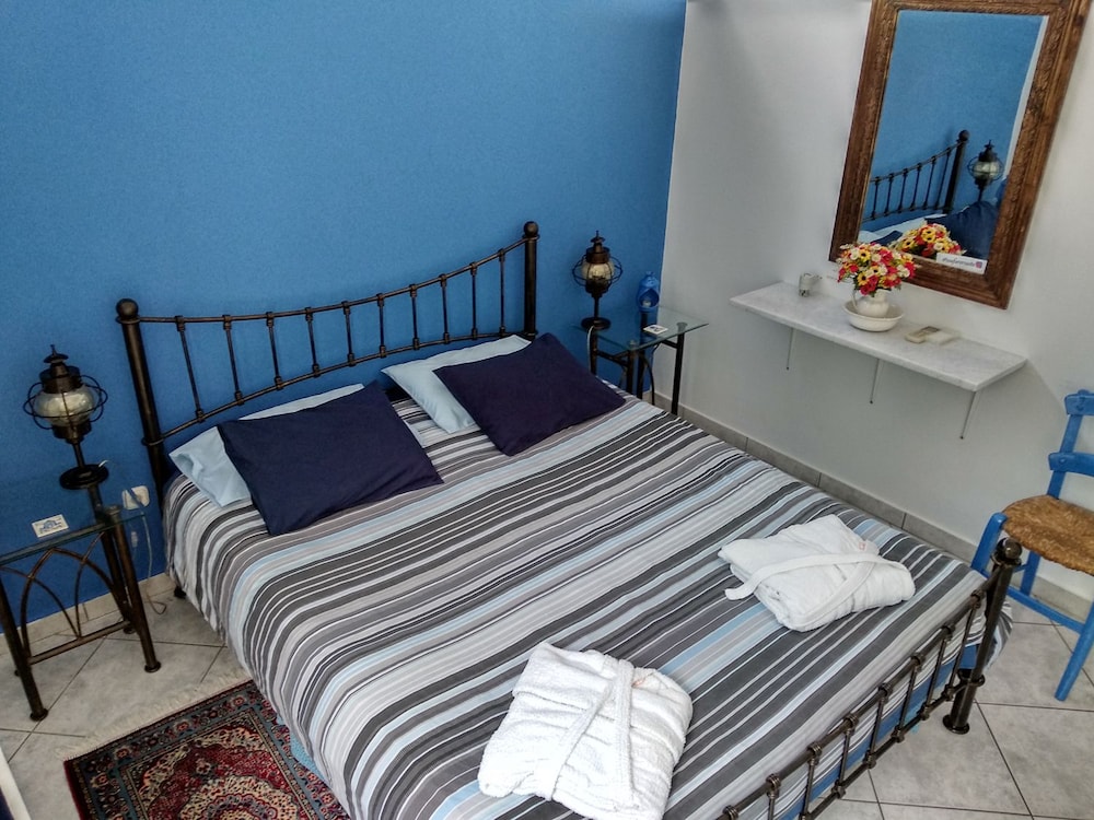 Seafarer's Suite — 4-Star Luxury Hotel in Delphi, Greece