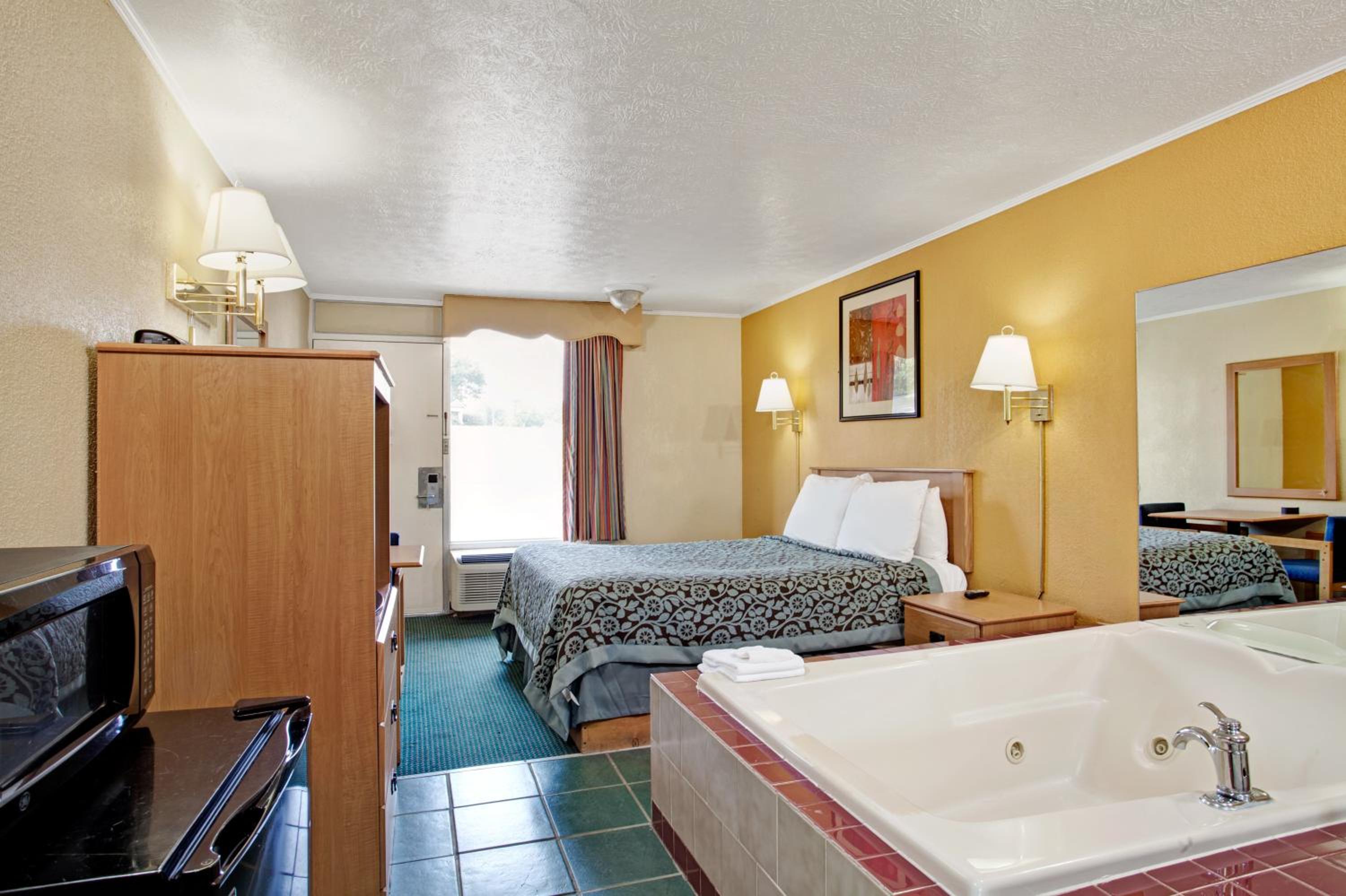 Days Inn by Wyndham Knoxville West - photo 30