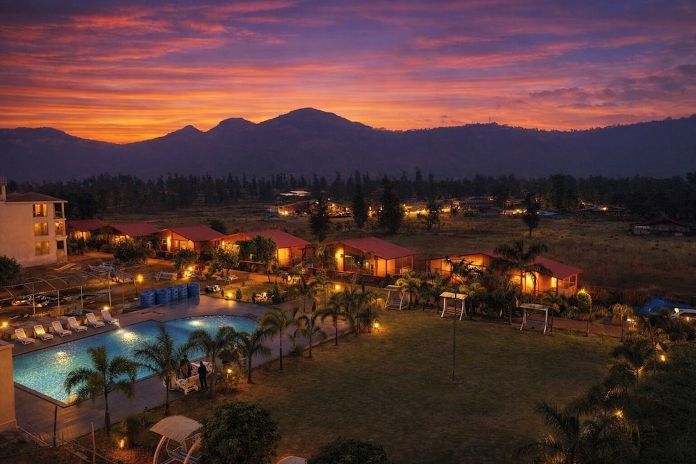Daksh The Valley Resort Saputara