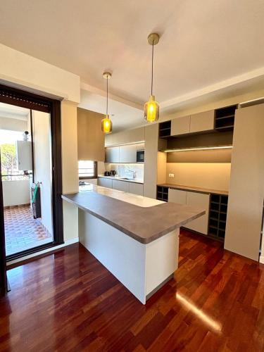 Stylish spacious 3 bedroom apartment open space kitchen 3 balconies — 4-Star Luxury Hotel in Rome, Italy