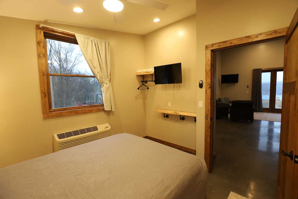 Lakeside Resort - photo 5