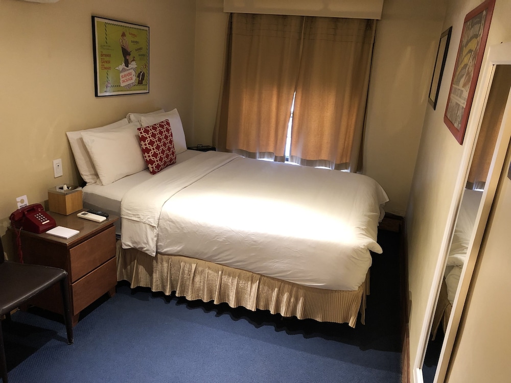Chelsea Pines Inn - photo 21