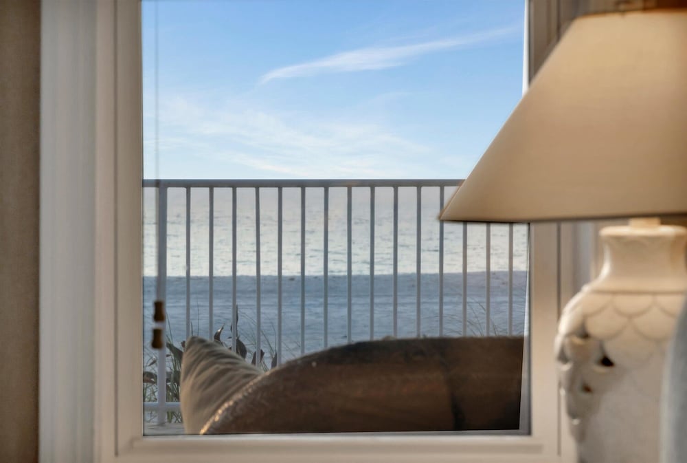 Stones Throw Beachfront Luxury Suites - photo 8