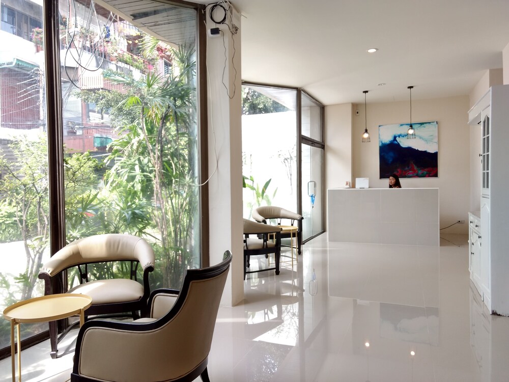 Rama 9 Kamin Bird Hostel