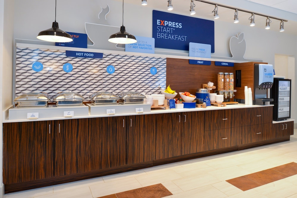 Holiday Inn Express & Suites Ottumwa by IHG - photo 43