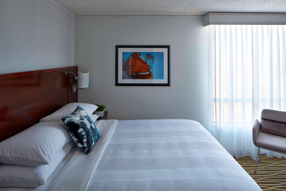 Marriott Minneapolis Southwest - photo 9