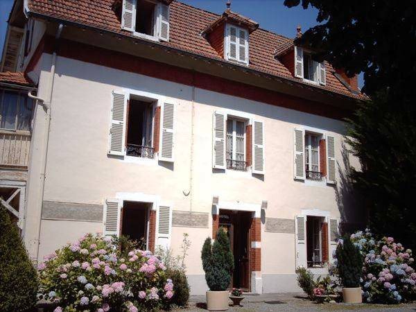 Hôtel Les Sapins in Ousse, France