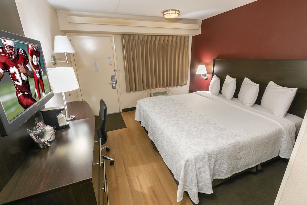Red Roof Inn PLUS Columbus Dublin - photo 9