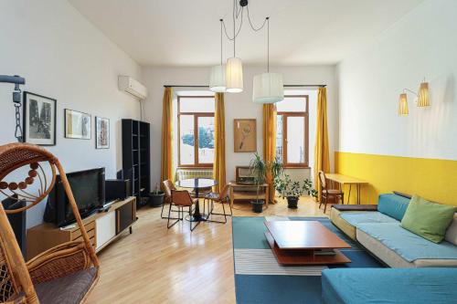 Charming 2BR Near Rooms Hotel By Wehost