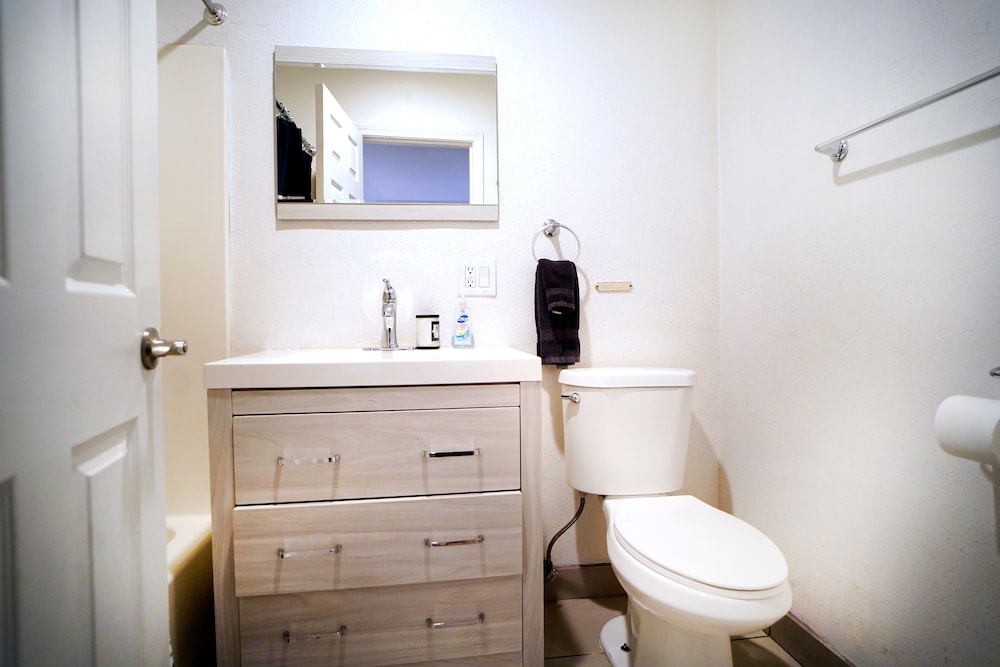 Anaheim Executive Inn & Suites - photo 95