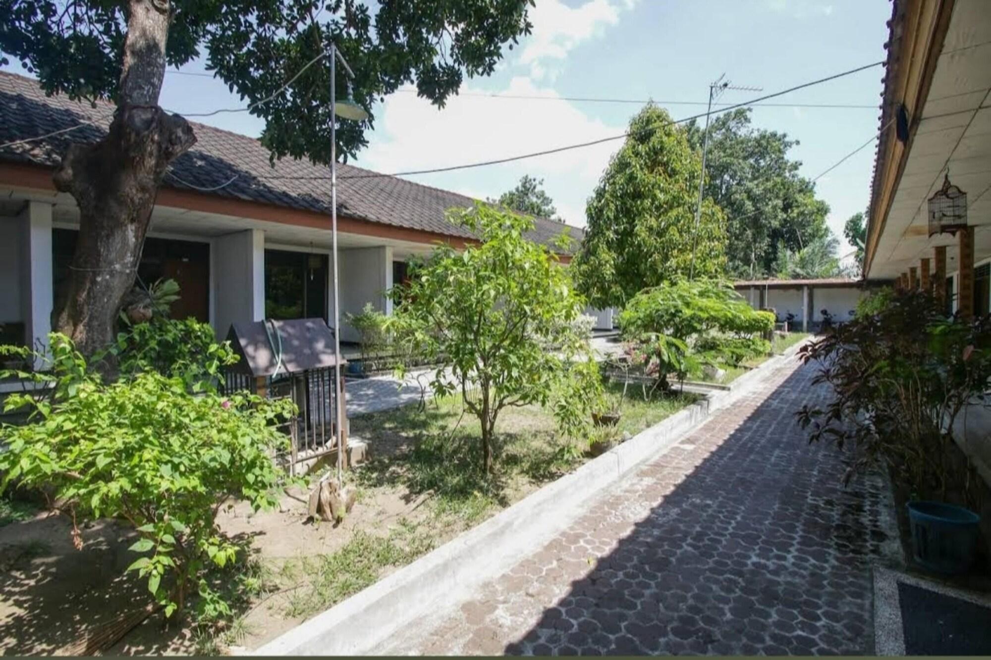 Hotel O Losmen Ida Near PT. Narmada Awet Muda — hotel in Narmada