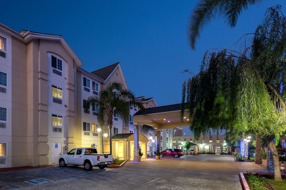 Candlewood Suites LAX Hawthorne by IHG - photo 25