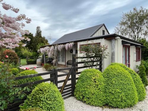 Tasman Village Cottage — 4-Star Luxury Hotel in Mapua, New Zealand