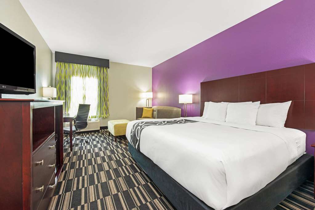 La Quinta Inn & Suites by Wyndham Bridge City - photo 14