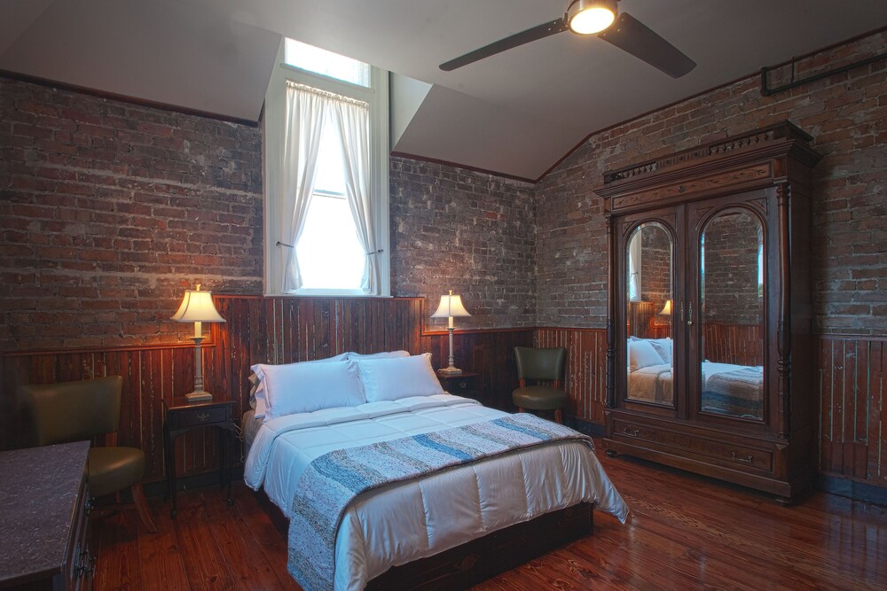 Inn at the Old Jail - photo 11