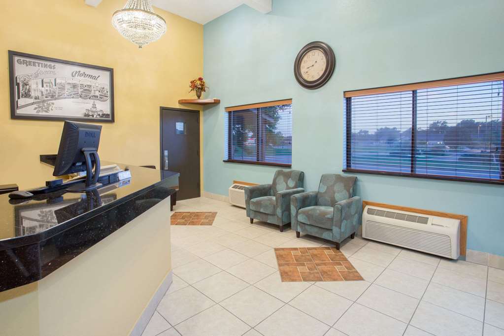 Super 8 by Wyndham Normal Bloomington - photo 4