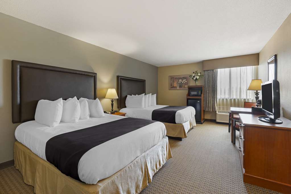 Best Western Plus The Charles Hotel - photo 35