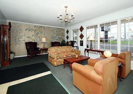 Ambassador Inn - photo 17