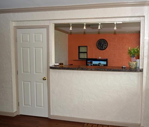 Bonifay Inn - photo 4