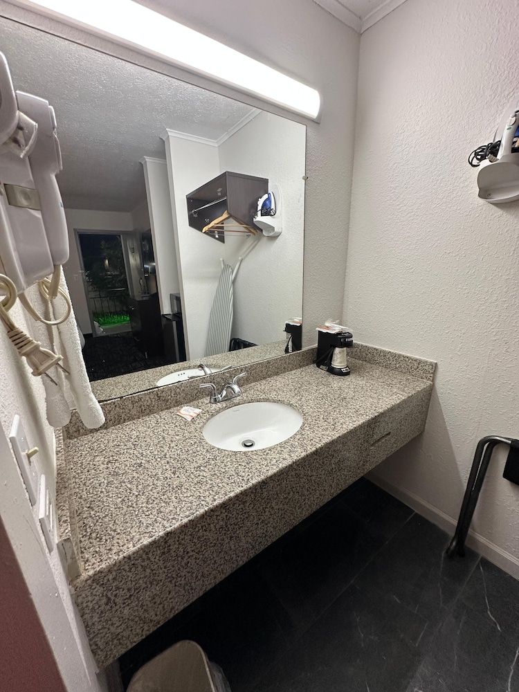Travel Inn Kingsport - photo 26