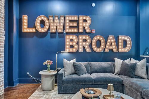 Nashville Lower Broadway Suite 4BR by Maddox Hotel - last minute hotel in Nashville