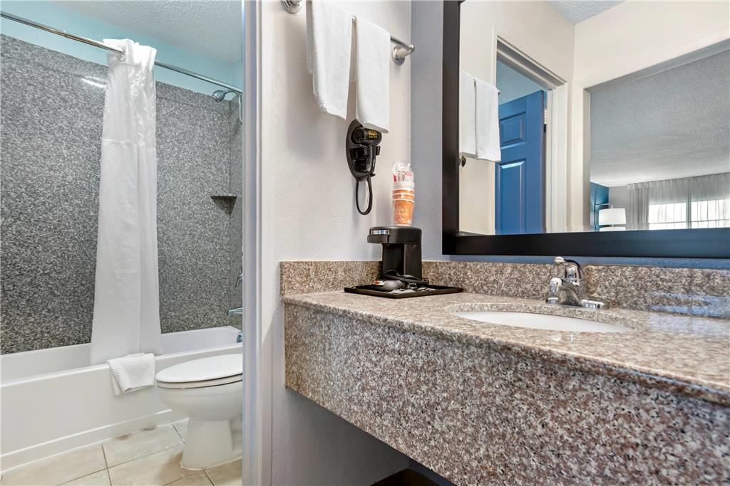 Quality Inn & Suites near Lake Eufaula - photo 8