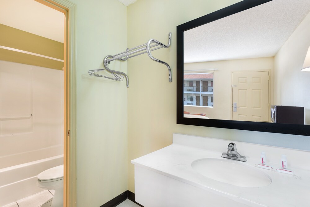 Economy Inn - photo 21