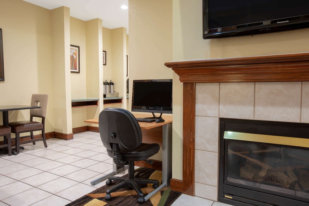 Holiday Inn Express Redding North by IHG - photo 53