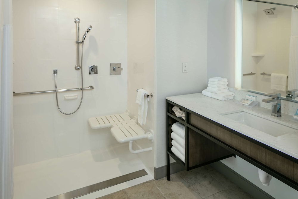 Hilton Garden Inn Wenatchee - photo 18