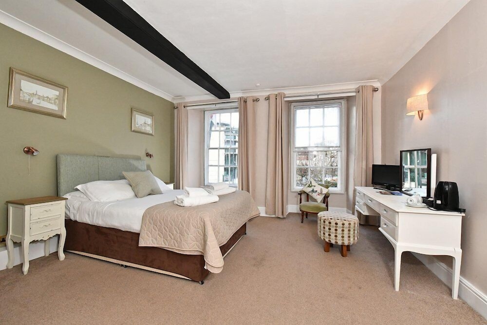 The Lansdowne Hotel — Calne — photo 2