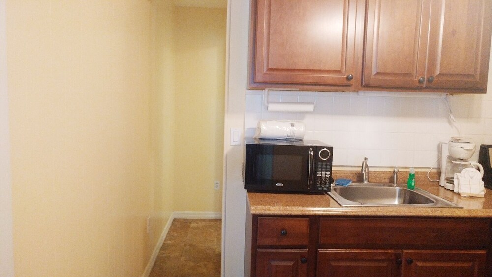 Flamingo Inn Bayside Suites - photo 11