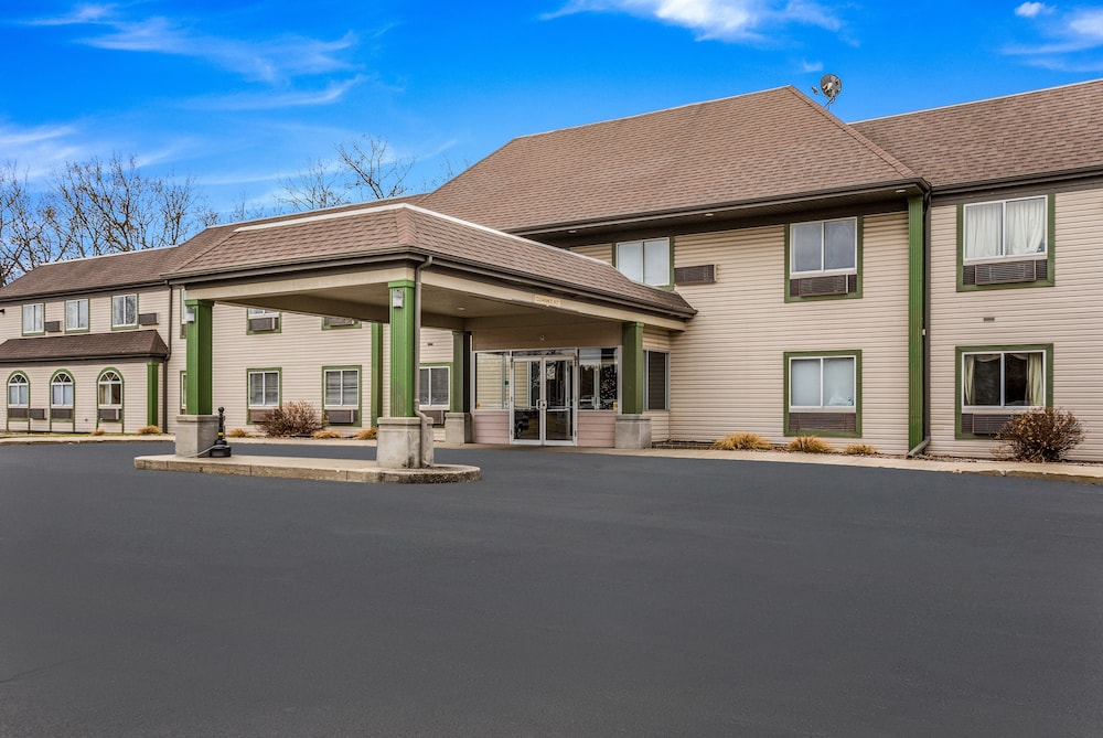 Econo Lodge Whitehall near Michigan's Adventure - photo 20