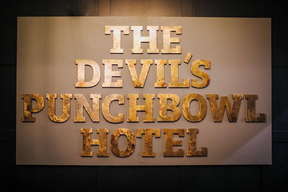 The Devil's Punchbowl Hotel - last minute hotel in Hindhead
