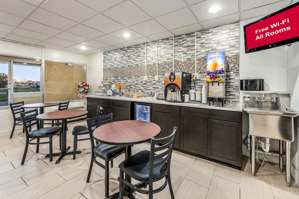Red Roof Inn & Suites Wapakoneta - photo 29