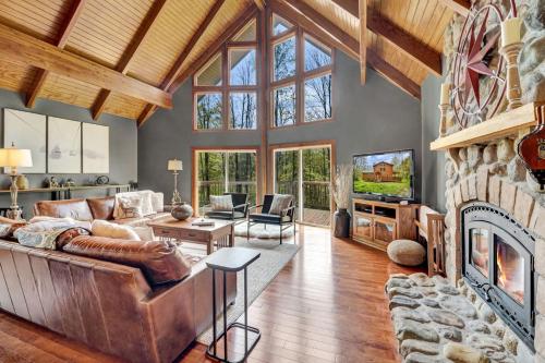 Secluded 3BR Home Fire Pit Covered Deck — 4-Star Luxury Hotel in Salamanca, United States