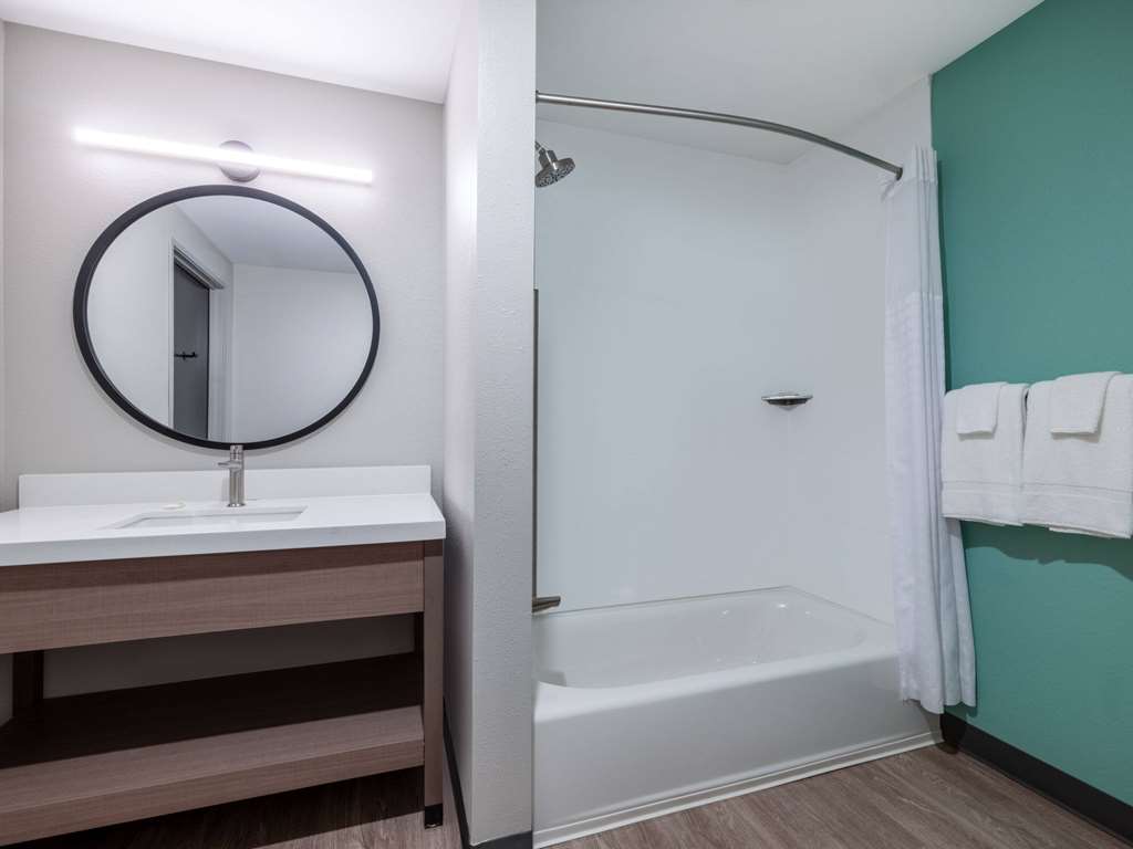 ECHO Suites Extended Stay by Wyndham Indianapolis AmeriPlex - photo 20