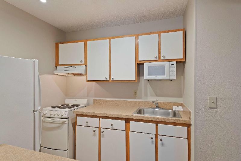 Extended Stay America Charlotte University Place E. McCullough Dr. - photo 20