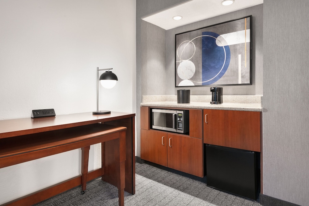 Courtyard by Marriott Memphis Airport - photo 17