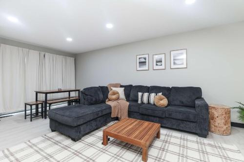 East Side Oasis 3BR 2 BA Coffee 5Min to Town East in Wichita, United States