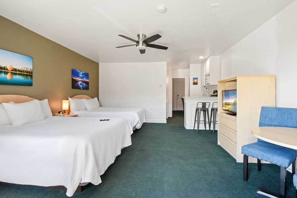 Crown Motel and Family Resort - photo 55