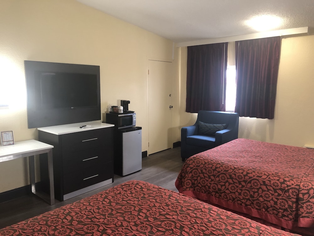 Days Inn by Wyndham Grove City Columbus South - photo 7