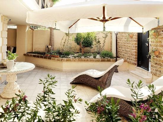 Villa Grace Tombolato — 4-Star Luxury Hotel in Montesilvano Marina, Italy