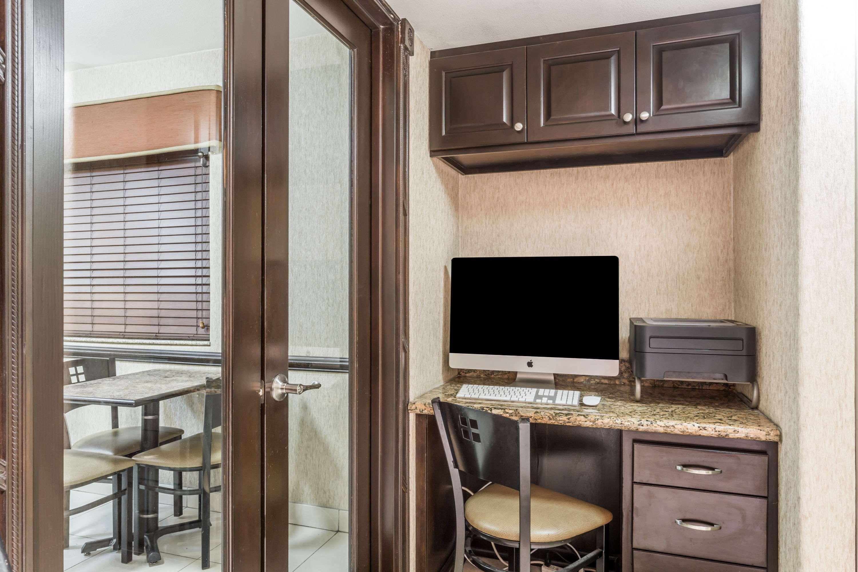 Super 8 by Wyndham Phoenix Downtown - photo 16