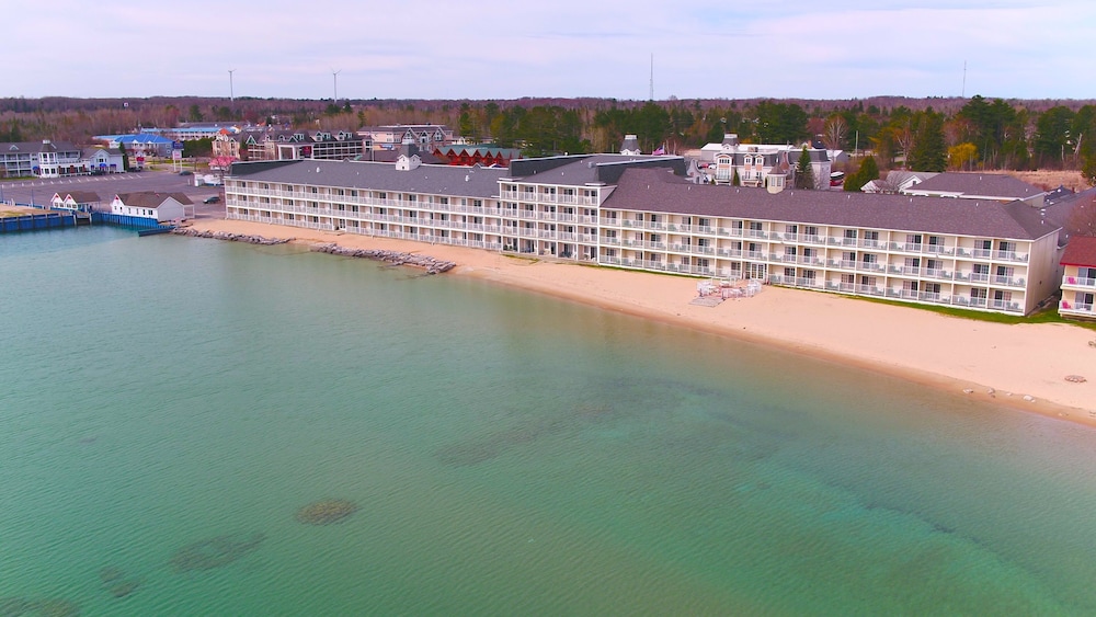 Hamilton Inn Select Beachfront Mackinaw City - photo 46