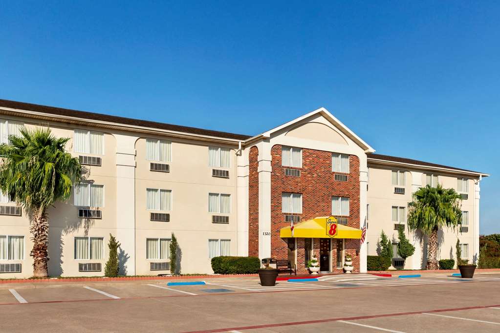 Super 8 by Wyndham Waco University Area - featured photo