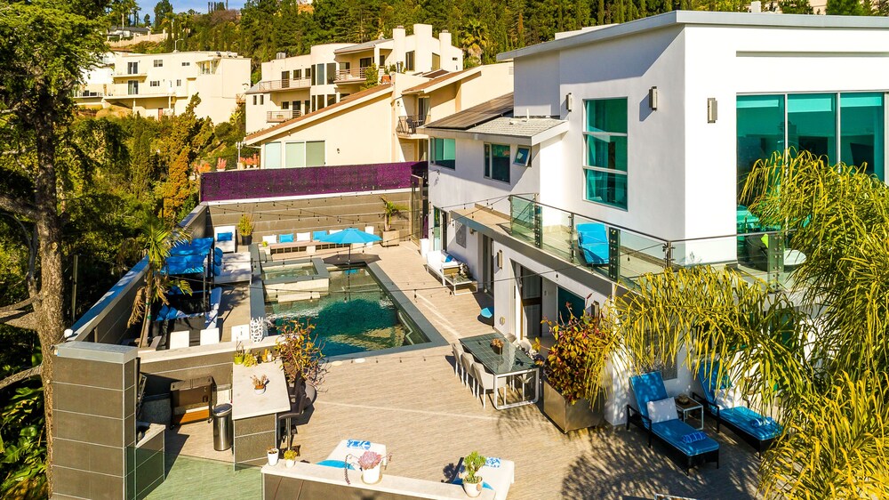Hollywood Estate With Stunning Views - photo 60