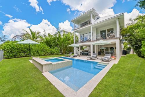 Exquisite 3 BR home with pool and spa on Longboat Key The Captain's Quarters — 4-Star Luxury Hotel in Longboat Key, United States