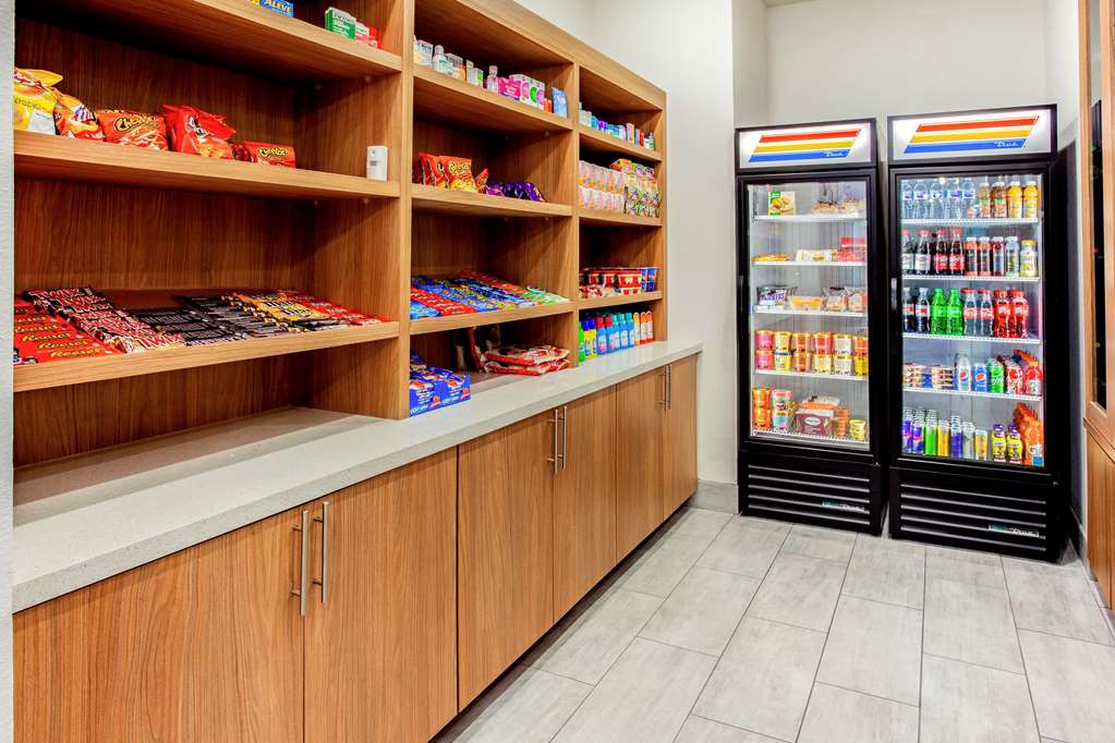 La Quinta Inn & Suites by Wyndham San Antonio Alamo City - photo 30