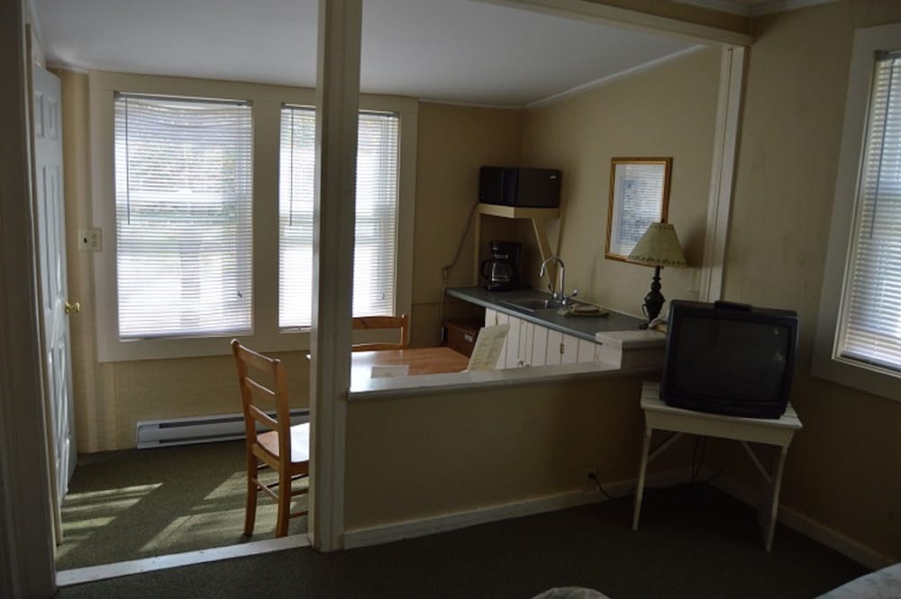 Kennebunk Gallery Motel & Cottages - photo 34