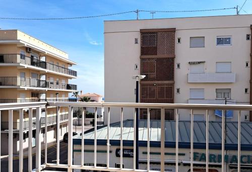 Amplio Piso Con Terraza A 50 M De Playa Miramar — Miramar